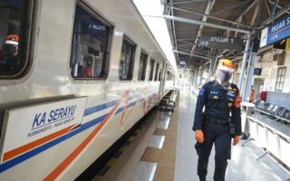 syarat naik kereta api