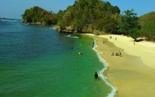 Pantai Tiga Warna Malang, Surga Snorkeling di Pantai Selatan Jawa pantai tiga warna malang