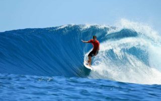 6 Pantai untuk Surfing Dekat Jakarta, Alternatif Tujuan Liburan Akhir Pekan pantai dekat jakarta