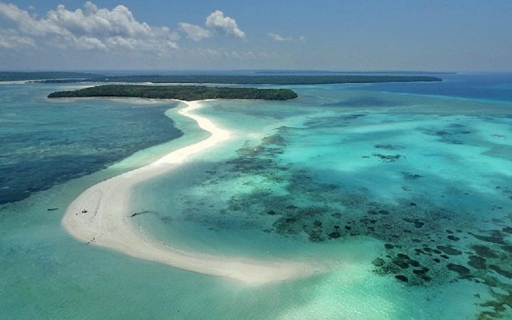 Pantai Ngurtafur di Pulau Kei, Bisa Jalan di Jembatan Laut Sejauh 2 Km