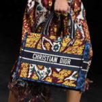 dior-pakai-kain-endek-bali-di-koleksi-springsummer-2021-2-min