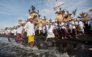 kenapa hindu di bali berbeda dengan hindu di india