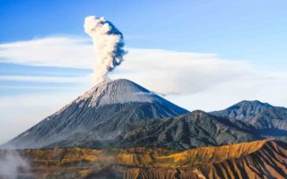 gunung semeru erupsi