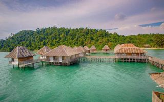 water villa di indonesia