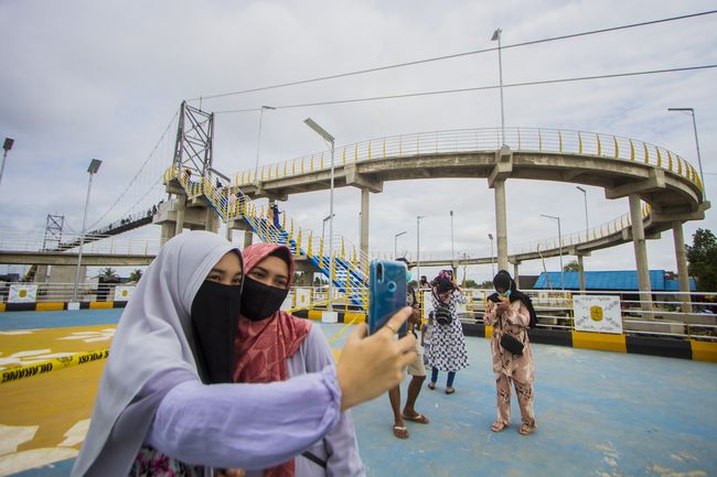 jembatan roller coaster di banjarmasin
